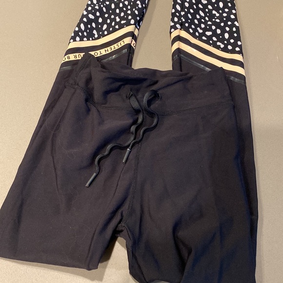 Sarah’s Day x White Fox Active Leggings - Picture 4 of 5